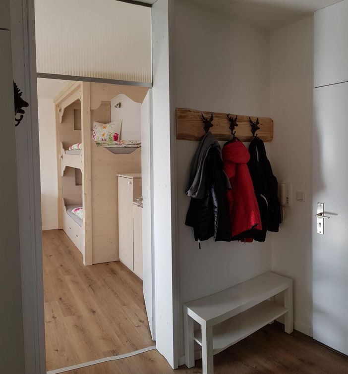 Der Flur Blick ins Wohnzimmer