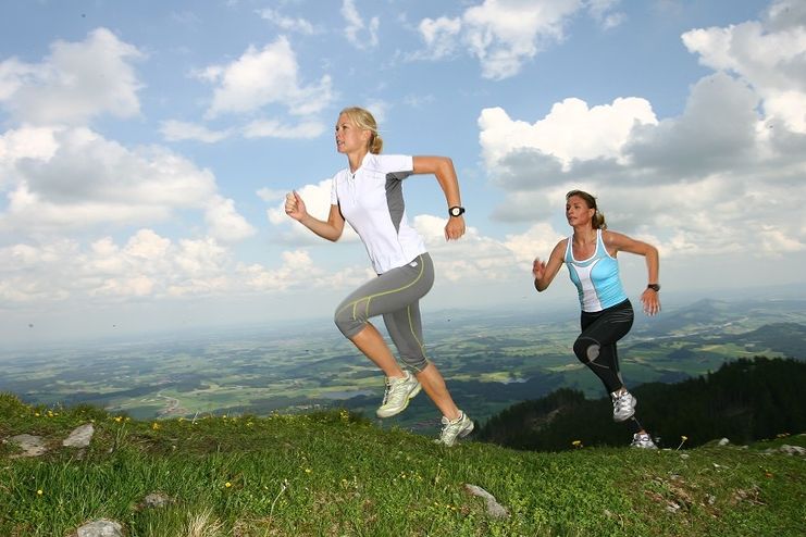 Läuferinnen an der Alpspitze in Nesselwang im Allgäu