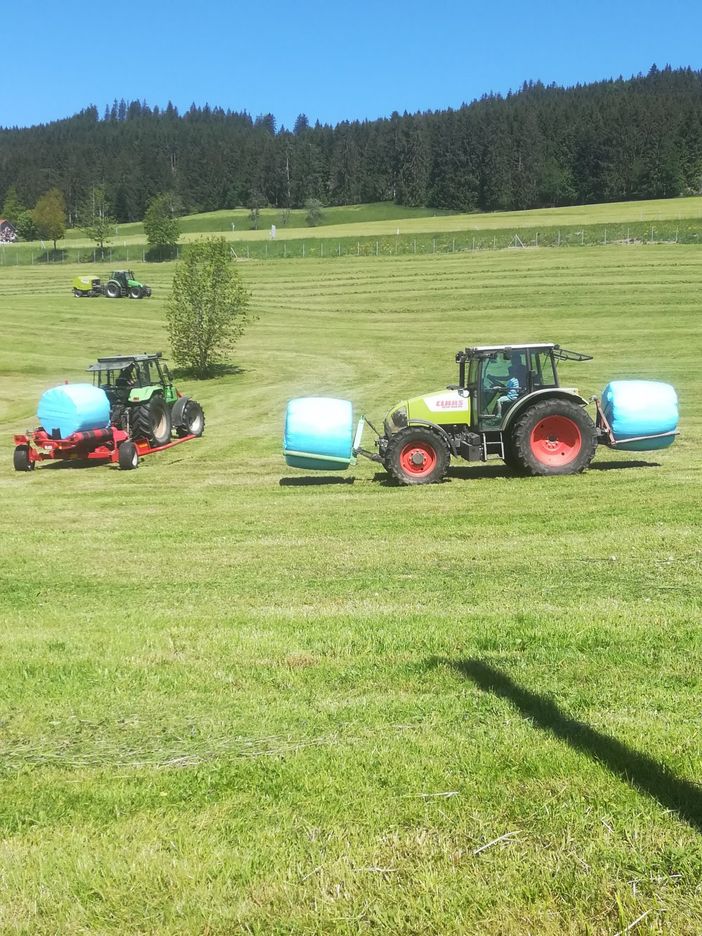 Es werden Siloballen gemacht