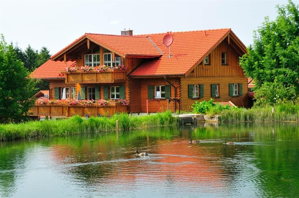 Unser Haus mit "Mühlenweiher"