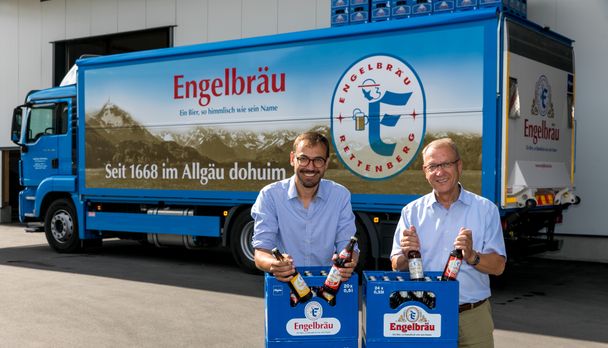 LKW mit Felix Widenmayer und Senior-Bräu Hermann Widenmayer