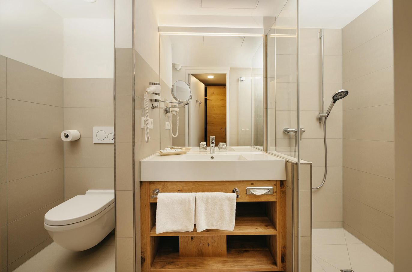 hofgut-farny-superior-doppelzimmer-sessel-3000_200