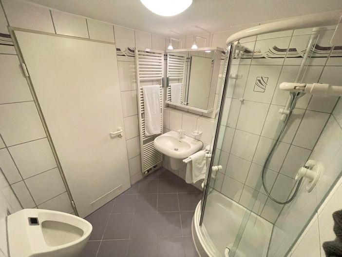 Zweites Badezimmer mit WC & BD