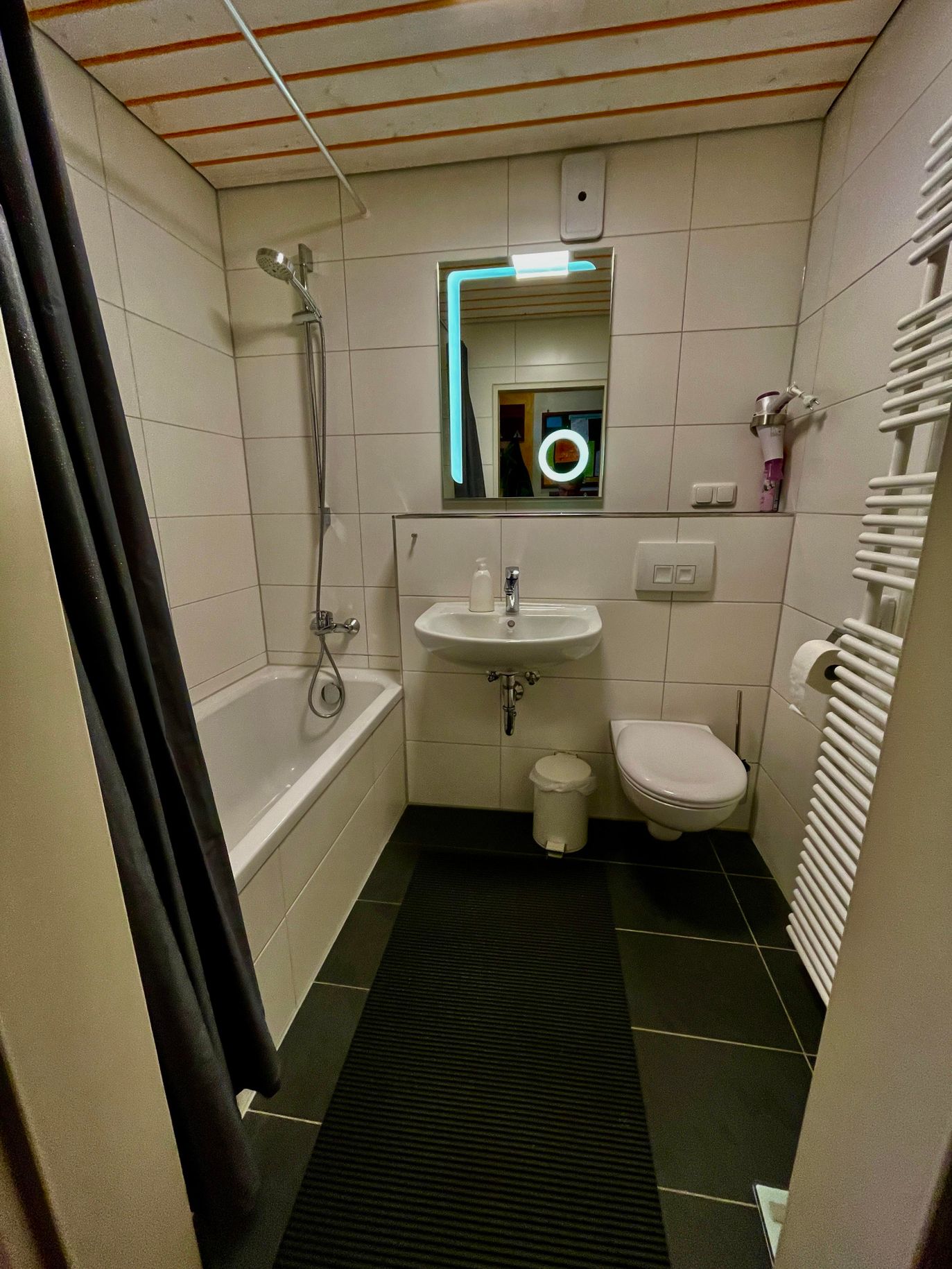 Neues Bad mit Badewanne