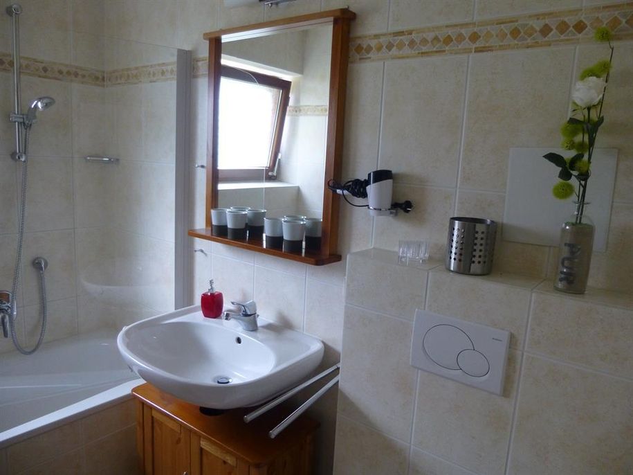 Bad mit Badewanne