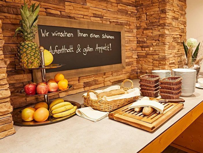 brot_buffet_restaurant_hotel_detail_tisch_birkenho