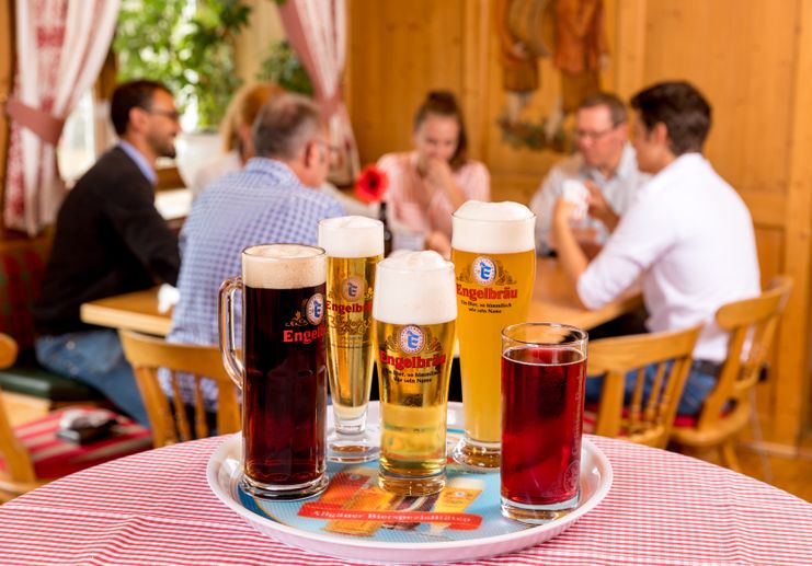 Bier auf dem Tablett