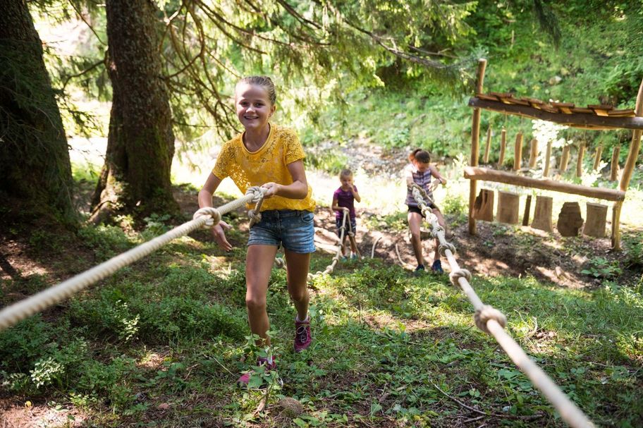 Klettertau im Wald - Steinzeitdorf Bolsterlang