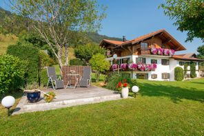 Gästehaus Renn mit Liegewiese und Terrasse