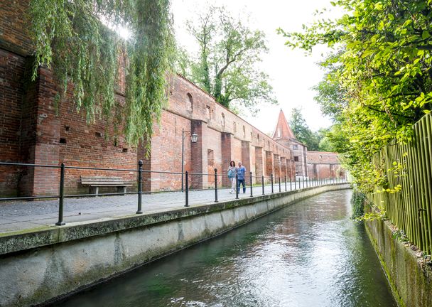 Spaziergang entlang Stadtmauer