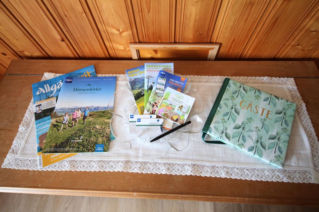 FeWo Wohnzimmer Gästeinfo Ferienhof Eberle 10-2024