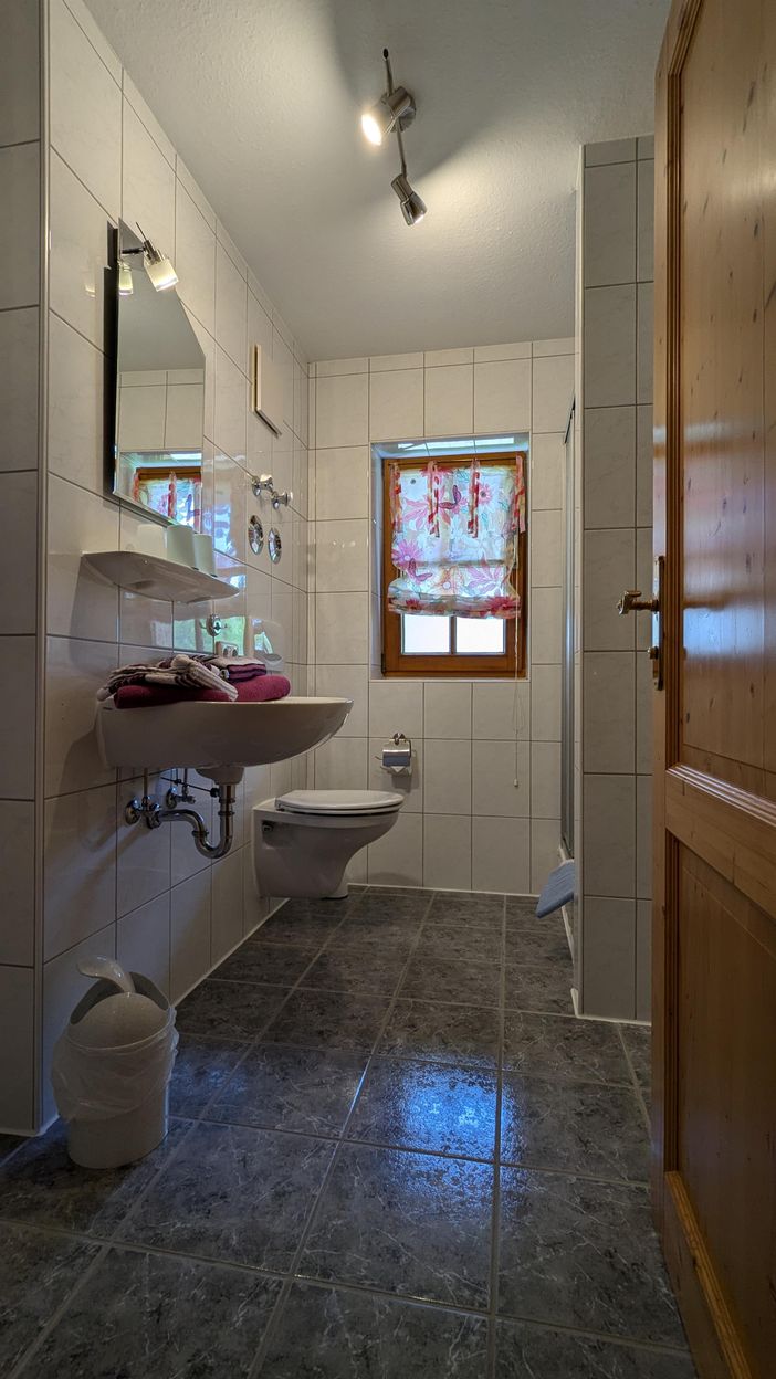 Naßzelle mit Dusche
