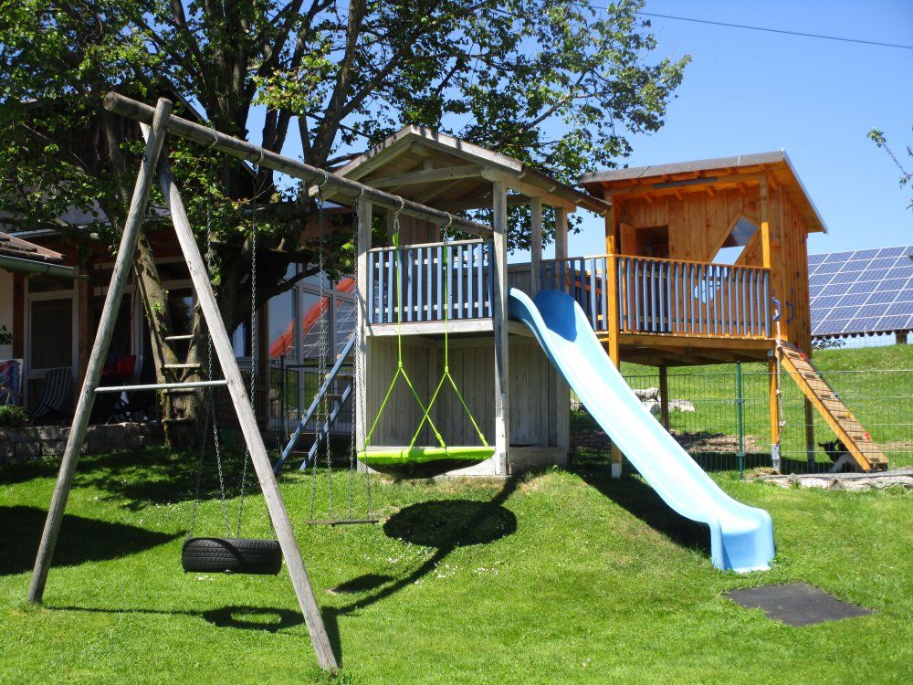 Unser Garten mit Spielplatz