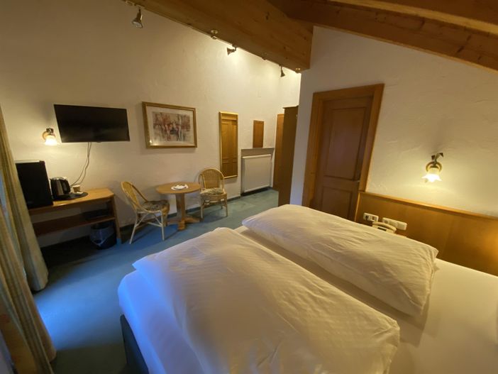 Zimmer 16 3