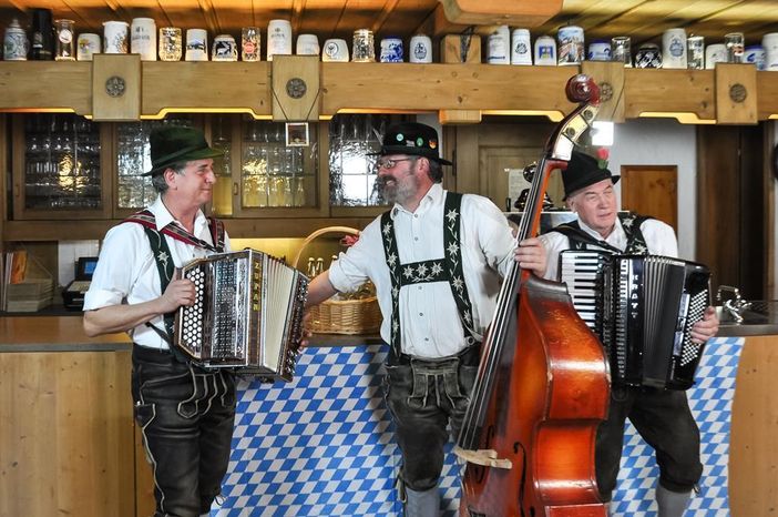 Schmankerl Buffet Unterhaltung