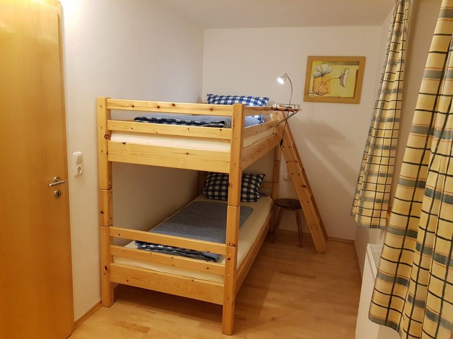 Schlafzimmer mit Etagenbett (90x200)