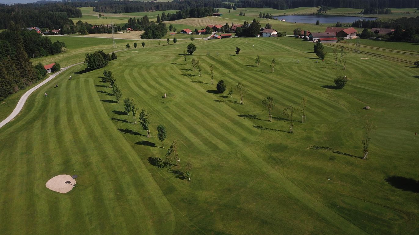 Wunderschöne Lage des 9 Loch Golfplatzes