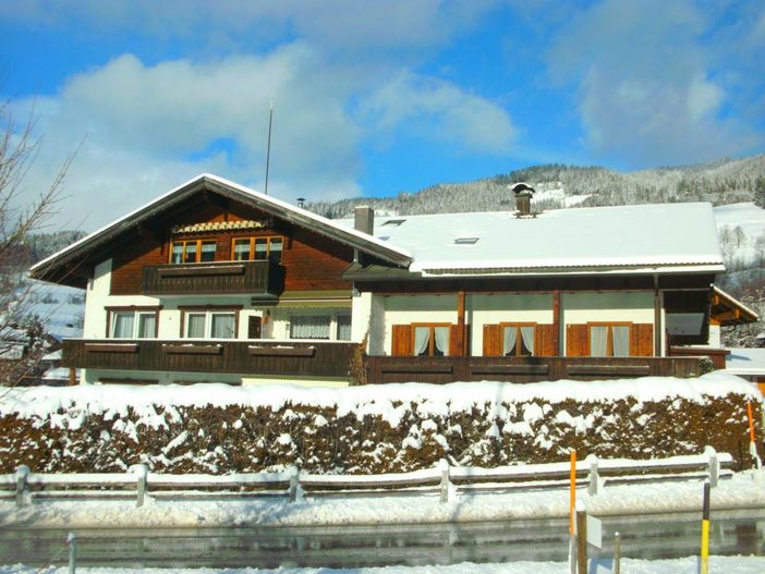 Hausansicht Winter