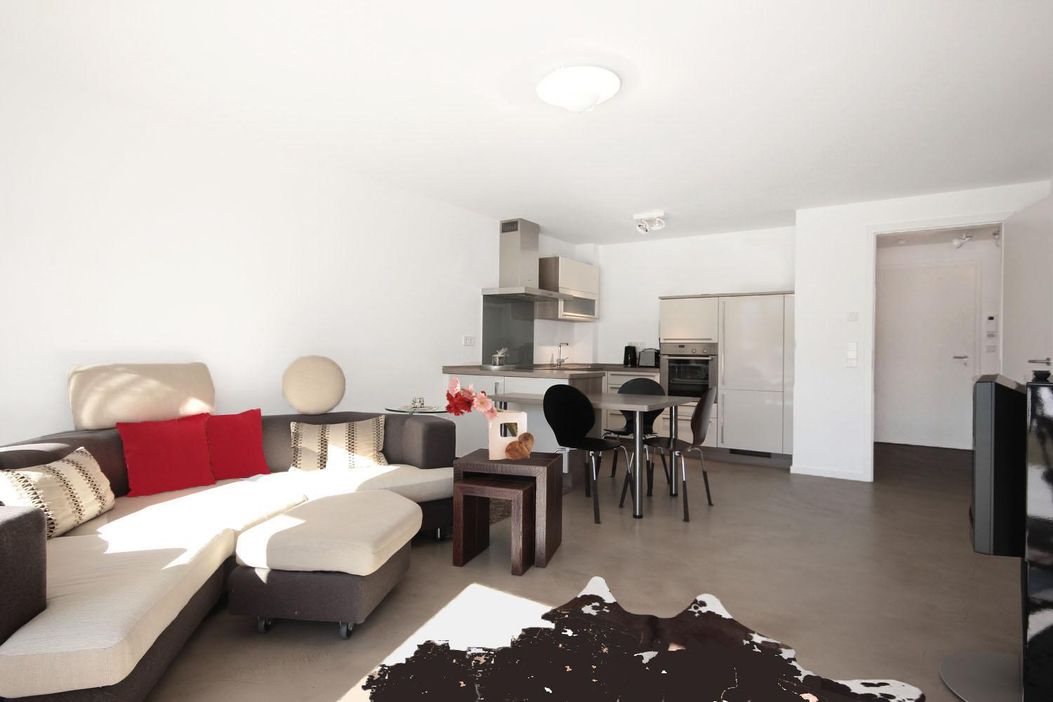 Wohnzimmer Küche Essen mit Blumen_internet 2