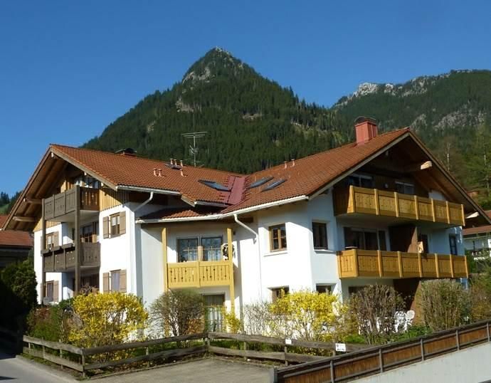 Hausansicht im Frühjahr