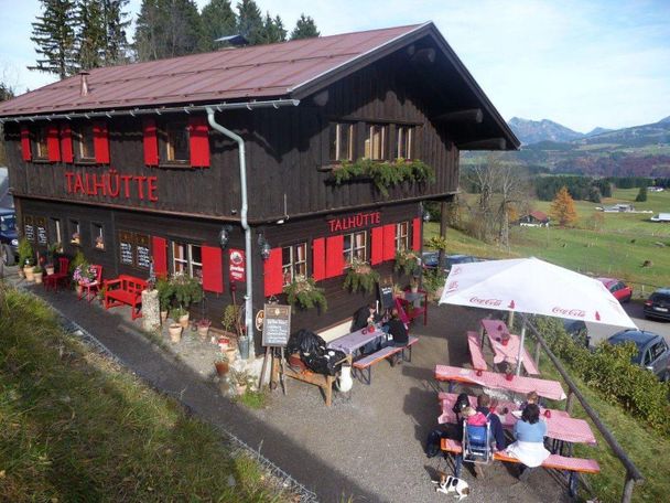 Die Talhütte liegt direkt an der Talstation