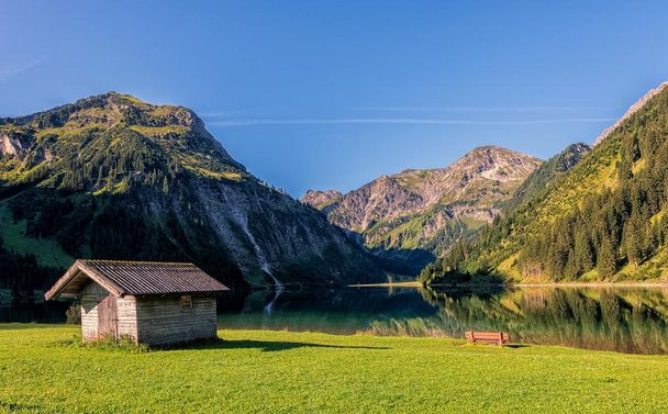 Hütte am See