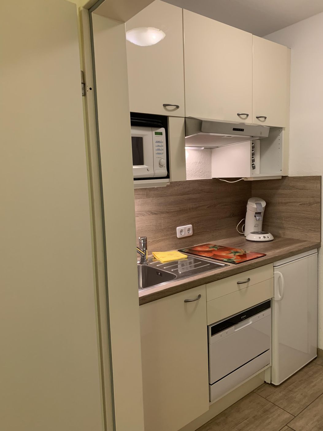 Küche mit Spülmaschine