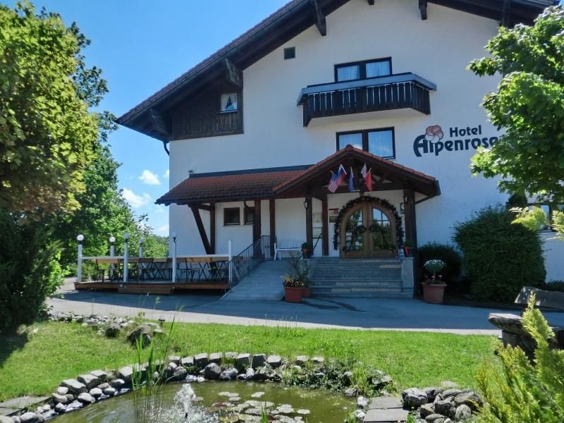 Akzenthaus Alpenrose, Sommer, Eingang