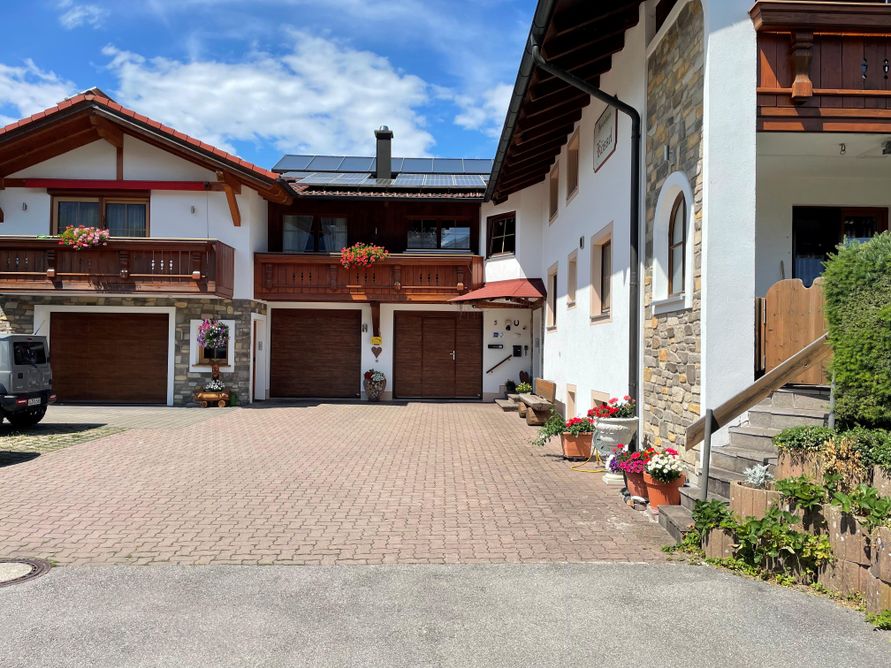 Haus mit Hof Sommer 26