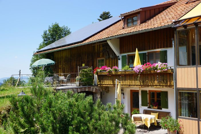 FeWo-Balkon mit angrenzender Terrasse