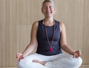 Faszien Yoga mit Simone Robe