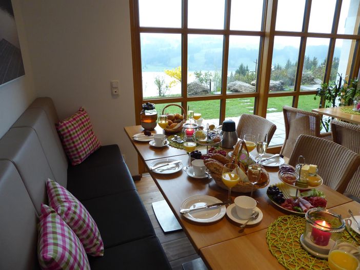 Osterfrühstück im Wintergarten