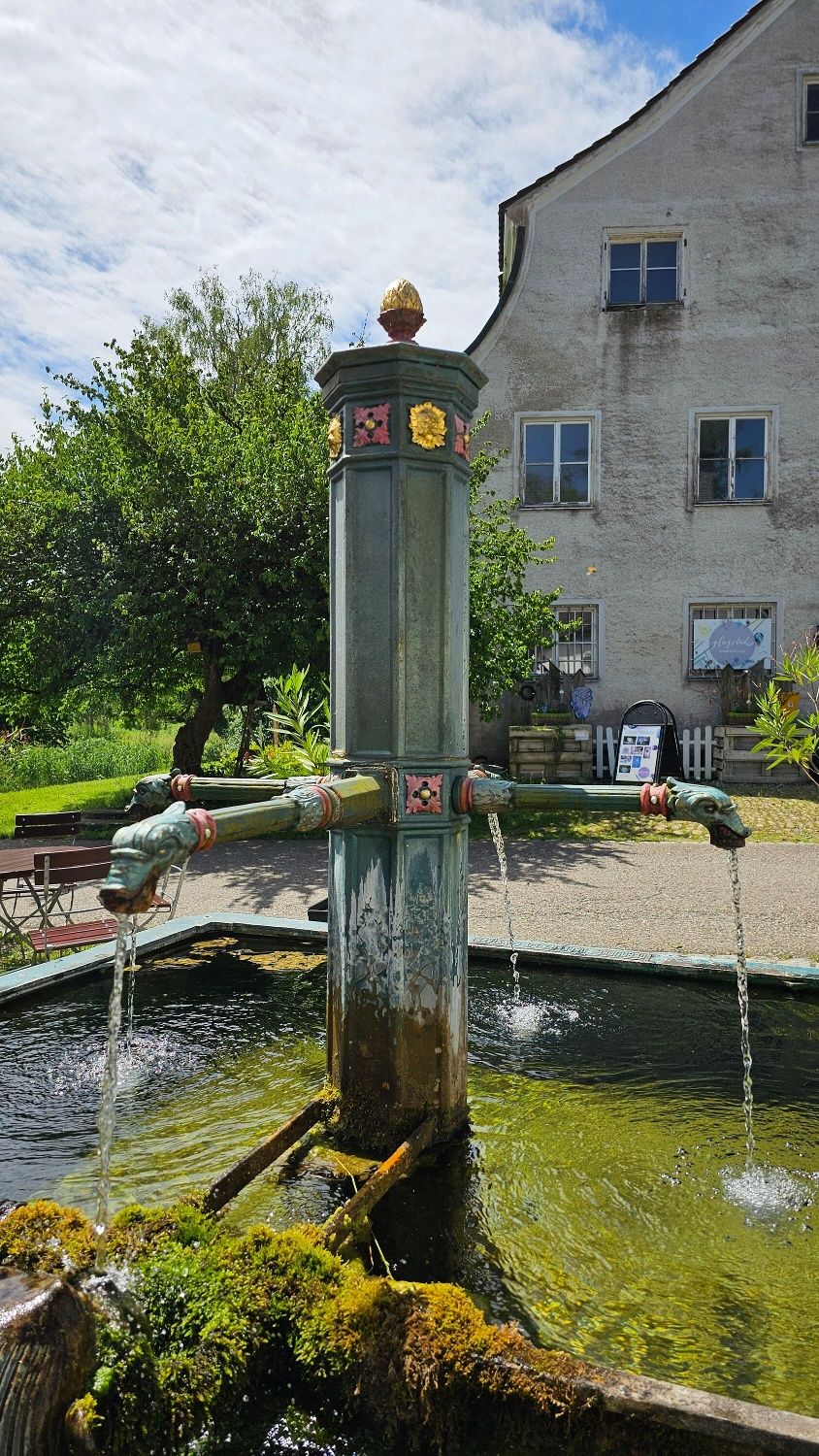 Brunnen im Glasmacherdorf Schmidsfelden