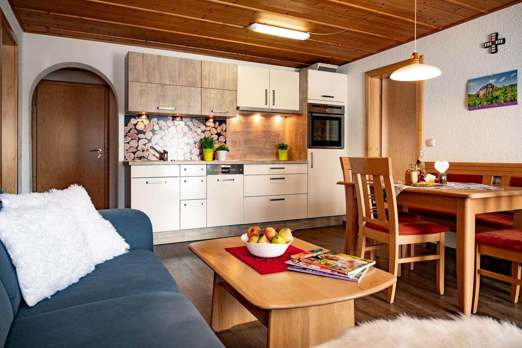 FeWo Ettensberger_04_Kueche_Esszimmer_Wohnzimmer_0