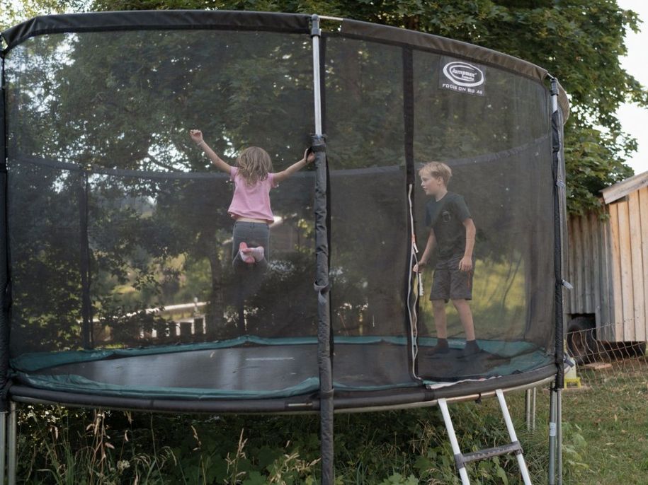 21 Trampolin