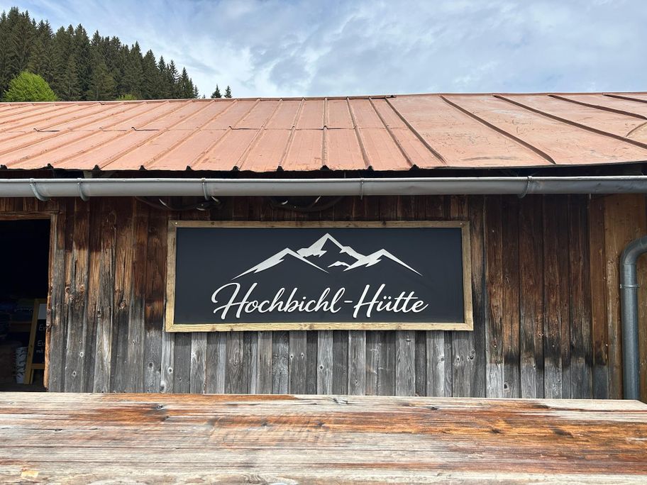 Logo der Hütte am Stammtisch
