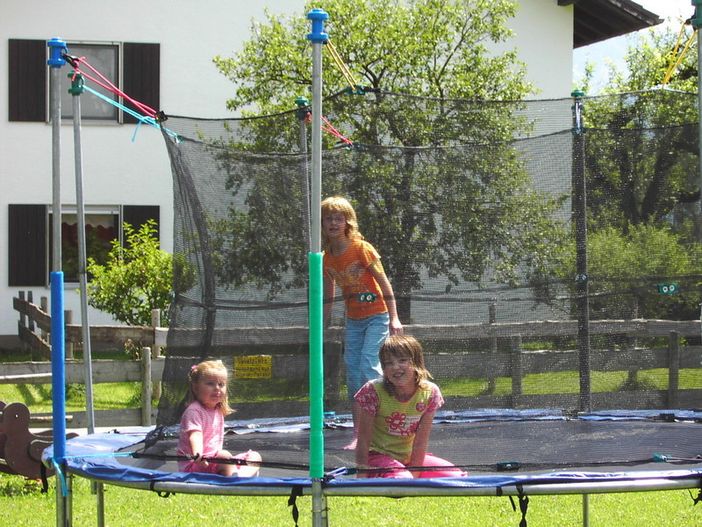 Ein Trampolin gibt´s natürlich auch