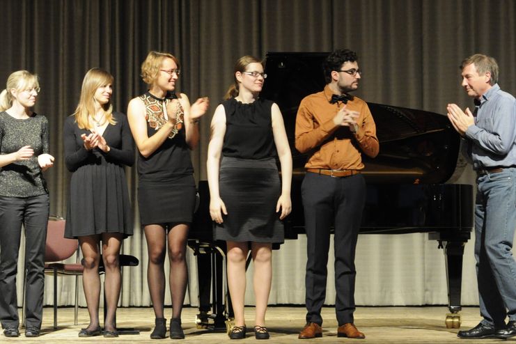 1-Auf den Titel - Zuschnitt - Junge Pianisten