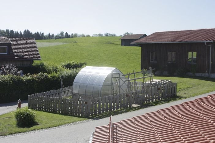 Blick von der Ferienwohnung auf den Gemüsegarten