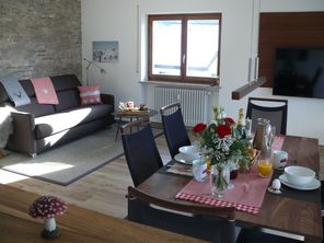 Wohnzimmer mit Essbereich