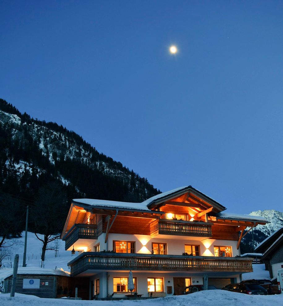 Hausbild Winter Fewo im EG