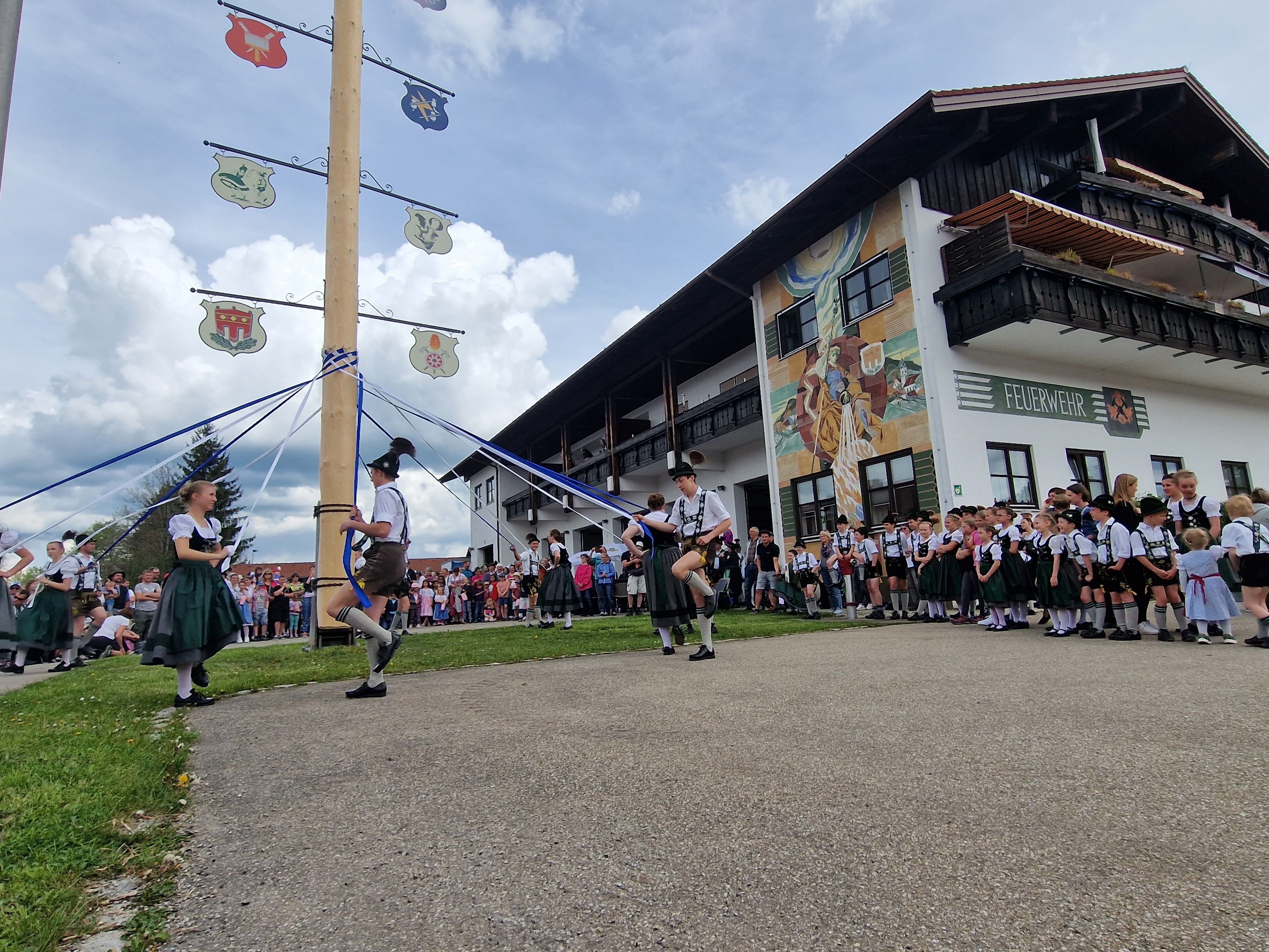 Maibaum aufstellen Blaichach Allgäu