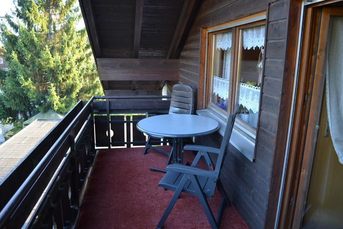 Balkon mit Sitzecke.       (2018)