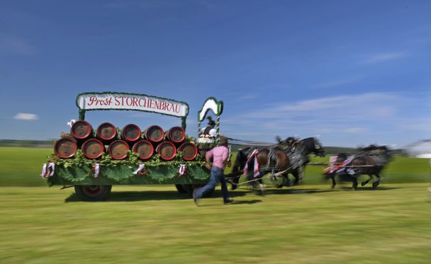 Storchenbräu Festwagen