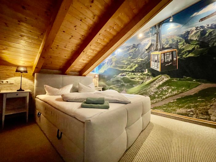 Schlafzimmer 2 im OG mit Platz für ein Babybett