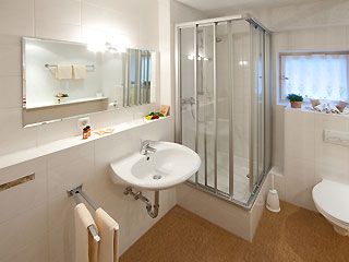 modernes Bad im Sonnenhof