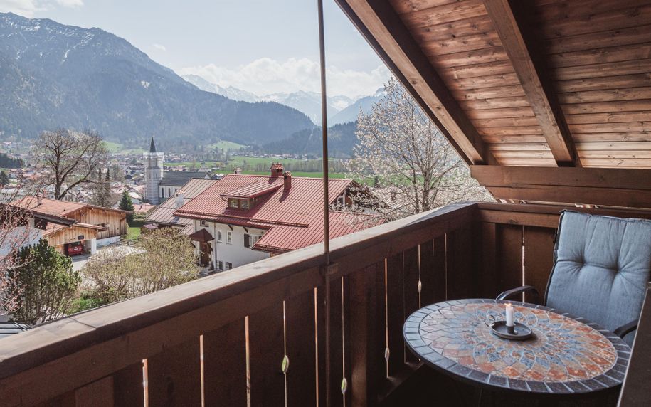 Ostbalkon mit Morgensonne