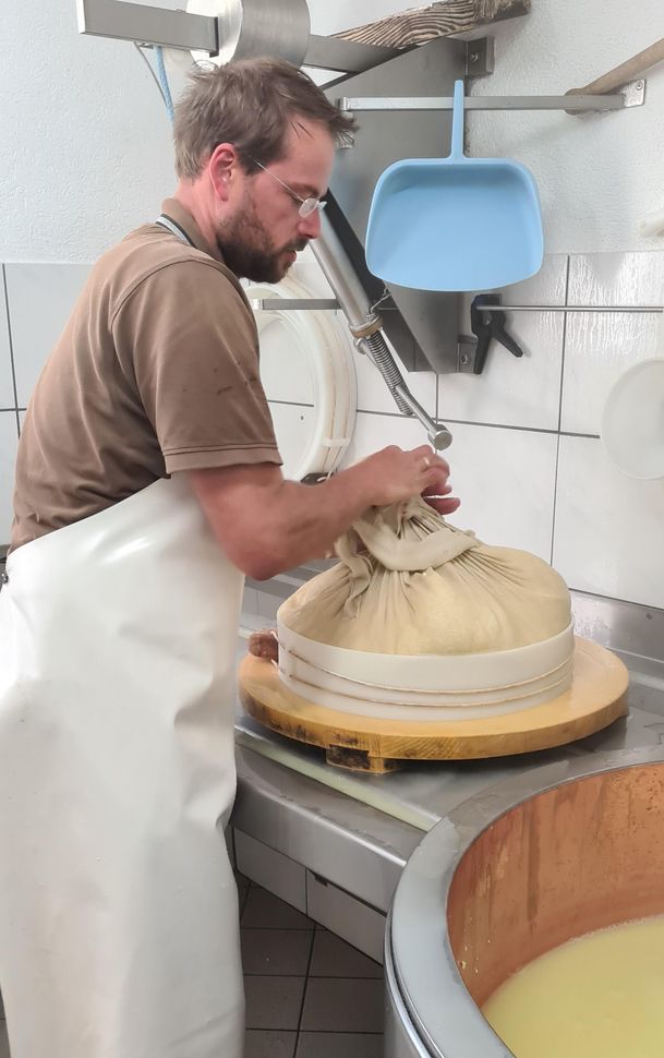 Käse-Herstellung auf der Alpe Berg