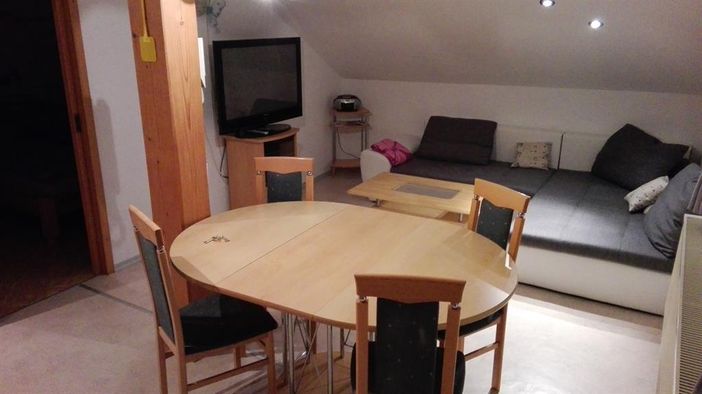 Essbereich und Wohnzimmer