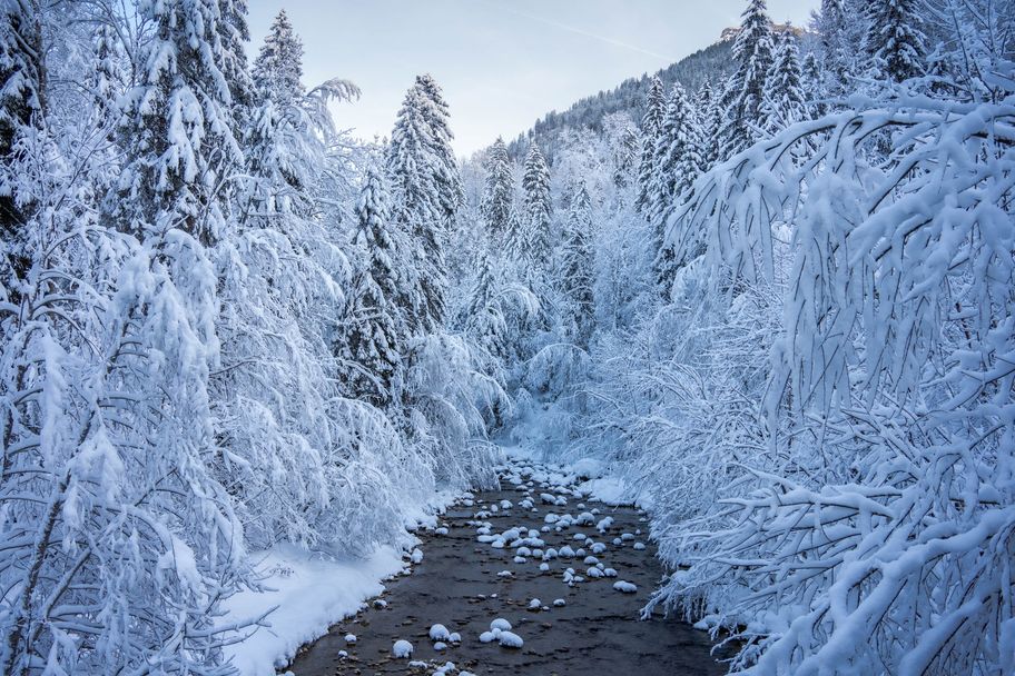 Entlang der winterlichen Weißach